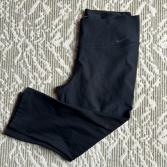 Nike Dri-FIT Capri Leggings - Picture 1 of 4